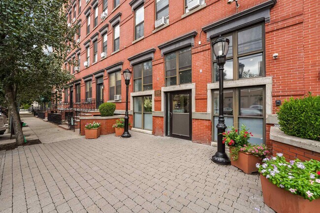 Building Photo - 1115 Willow Ave