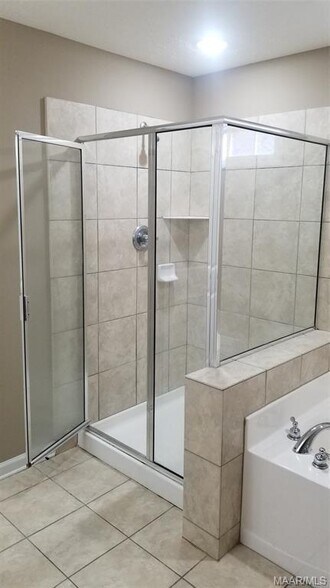 Building Photo - 9001 Saw Tooth Loop