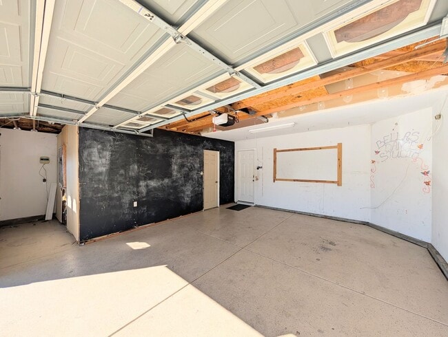 Building Photo - BEAUTIFUL SINGLE FAMILY HOME IN FOLSOM!