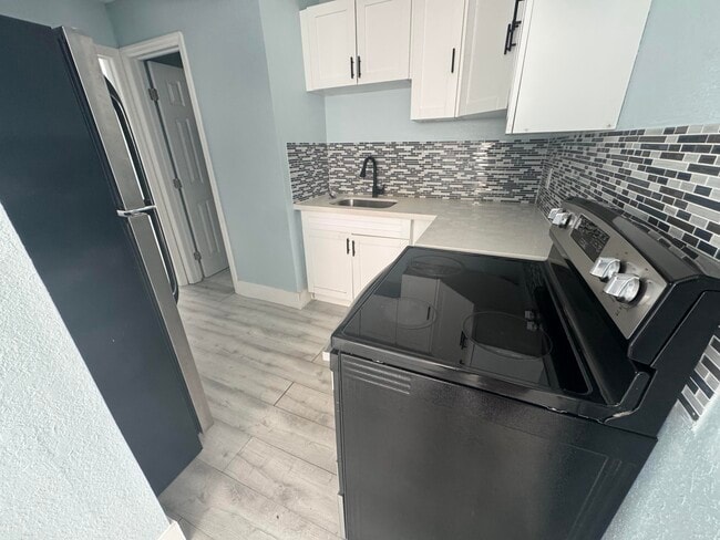 Building Photo - 518 49th St