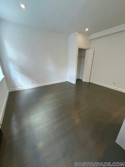 Building Photo - 11 Queensberry St