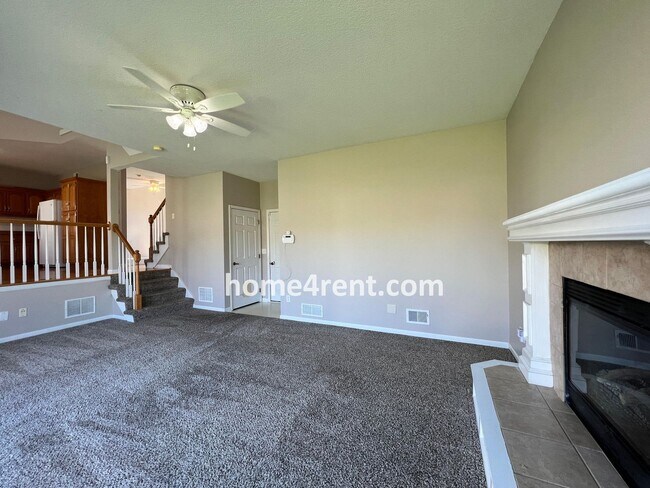 Building Photo - Wonderful Northland Home w/ Hardwood Floors and Plenty of Space!!