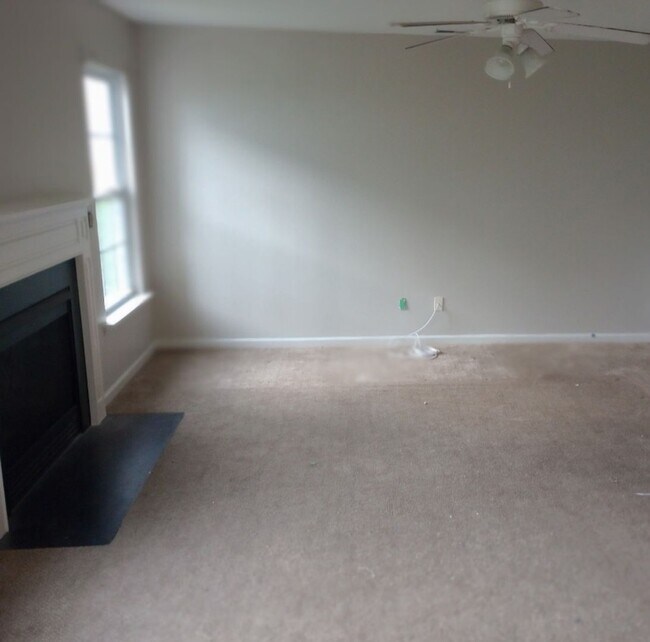 Building Photo - COMING SOON !! Beautiful 3 Bedroom, 2.5 Ba...