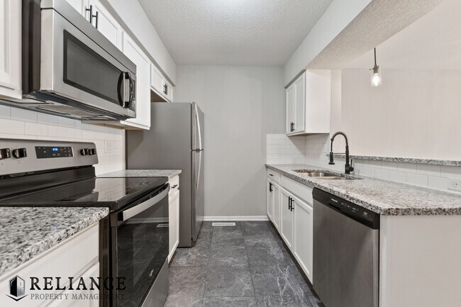 Building Photo - 8712 Lakeland Cir