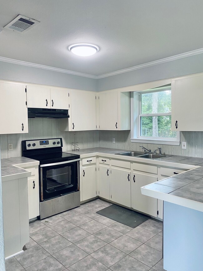 Building Photo - 15135 Montecino Dr