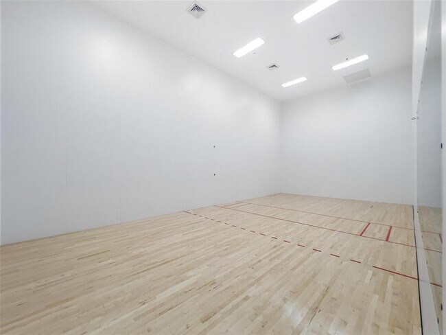 Building Photo - 16385 Biscayne Blvd