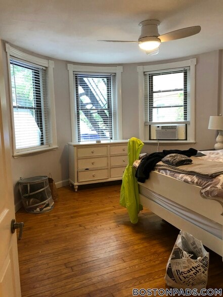 Building Photo - 1728 Beacon St