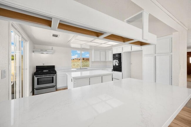 Building Photo - 17705 Vista Point Dr