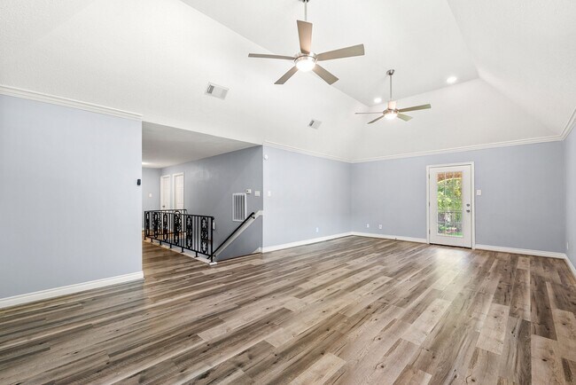 Building Photo - 1103 Manatee Ln