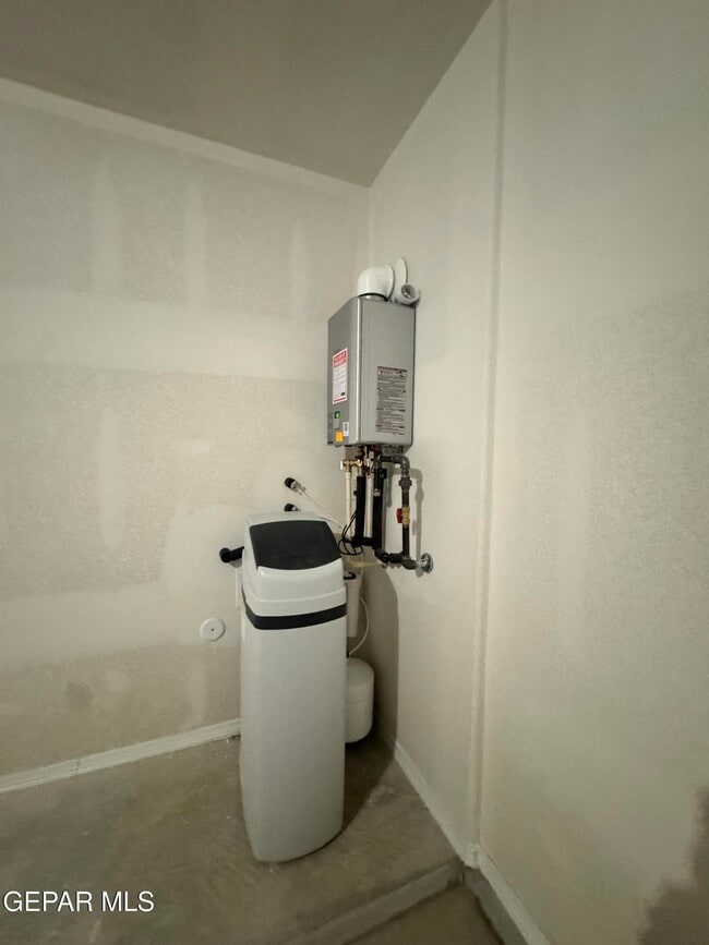 Building Photo - 15129 Resolve Dr