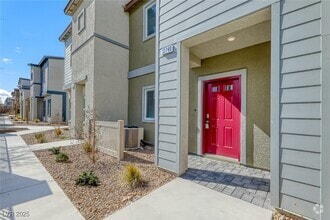 Building Photo - 12740 Feathersong