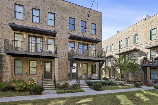 Building Photo - 1024 Robert Smalls Wy