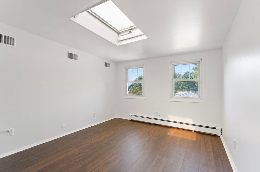 Building Photo - 409 Tappan Rd