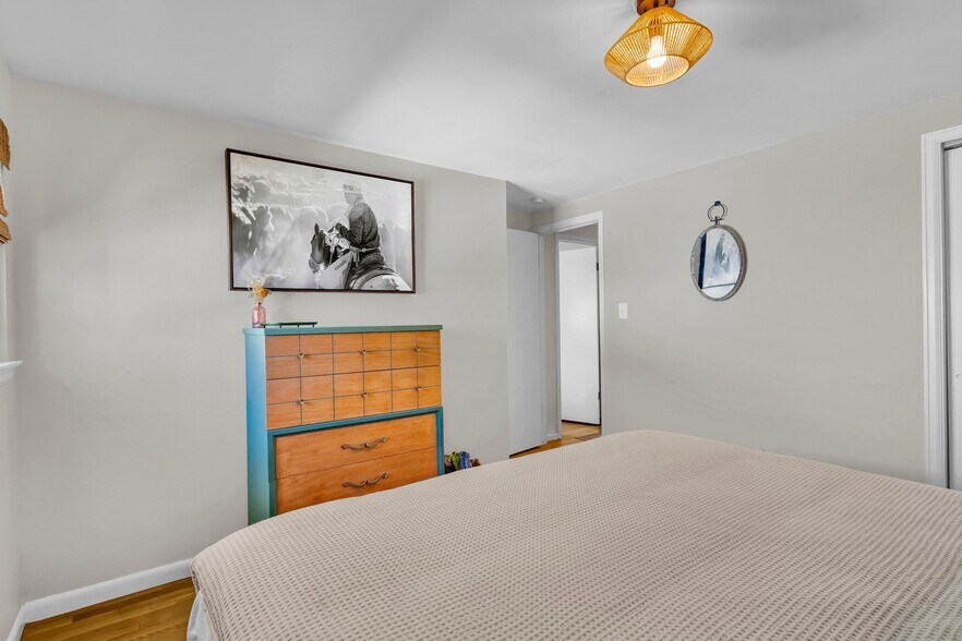 Building Photo - 1319 S Lincoln St