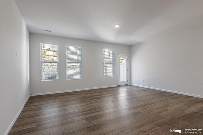 Building Photo - 2573 Ruby Dixon Xing Dr