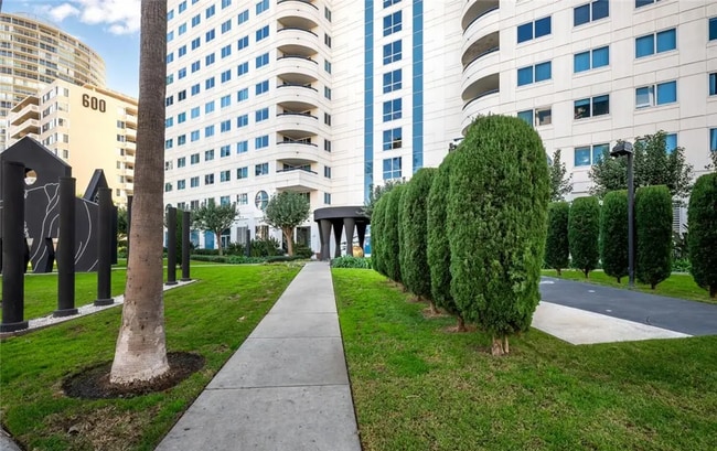 Building Photo - 525 E Seaside Way