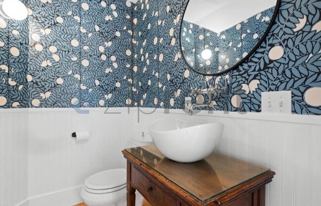 Building Photo - 2038 8th Ave N