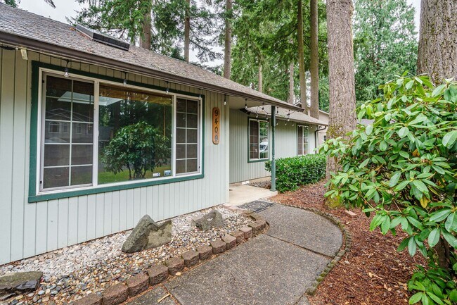 Building Photo - 3 Bedroom 2 Bath Single Level with Fence B...