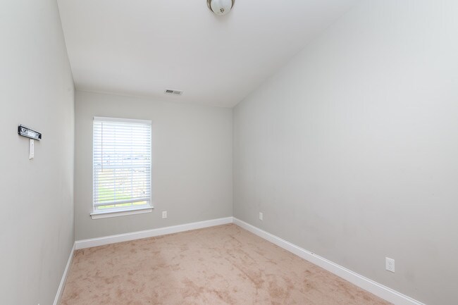 Guest Bedroom - 321 Halton Crossing Dr SW