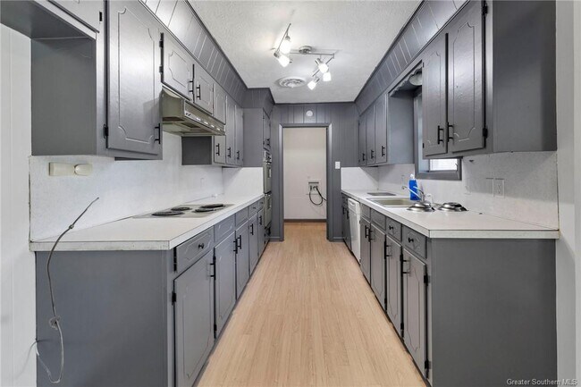 Building Photo - 414 Crestwood St