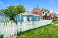 Building Photo - 1436 Oakwood Ave