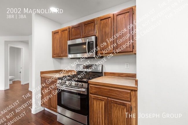 Building Photo - 2002 Magnolia Rd