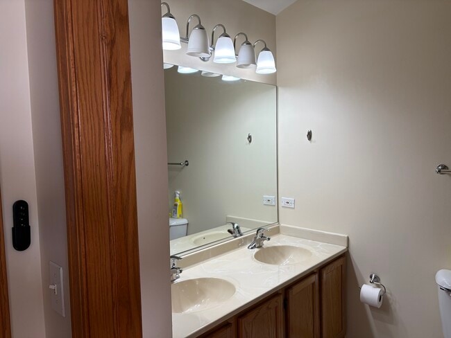 Building Photo - 113 N Barton Trail