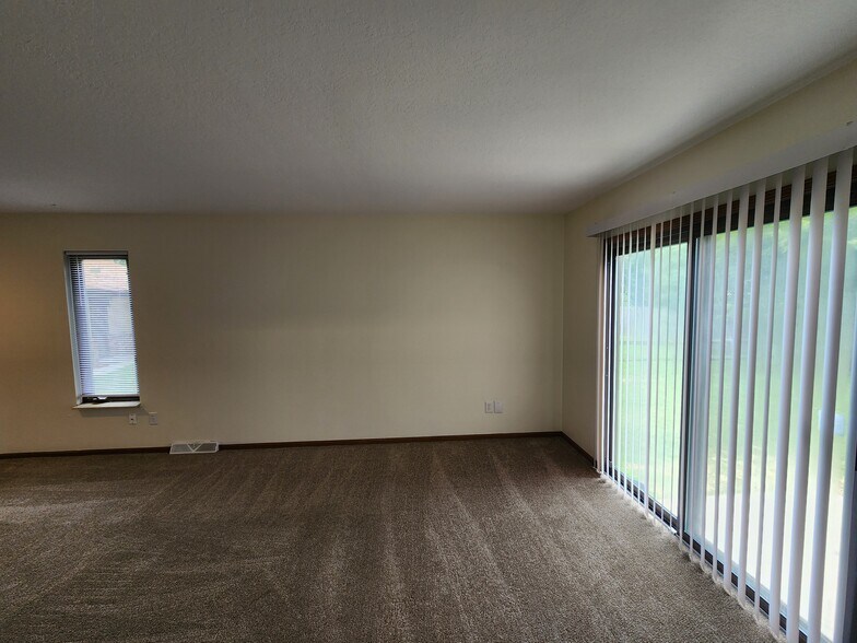 Building Photo - 1144 Country Creek Ln