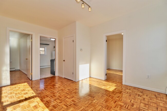 Building Photo - 318 5th St