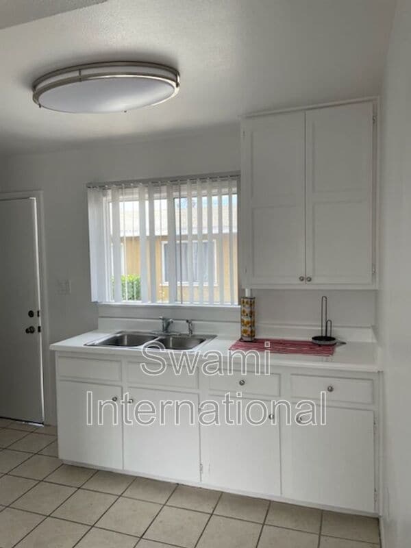 Building Photo - 4542 W Imperial Hwy