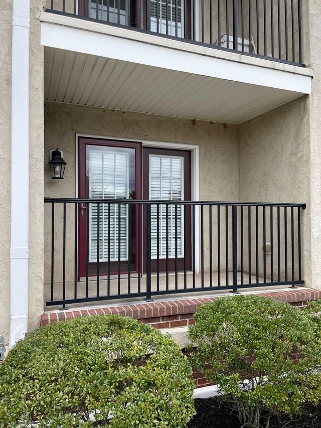Balcony off of living room - 3920 Ashland Dr