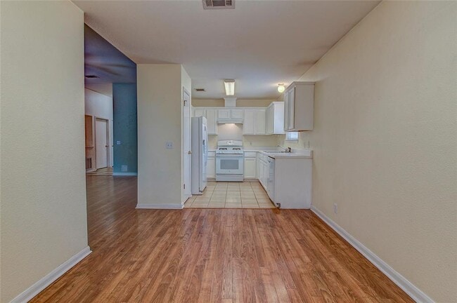 Building Photo - 109 Azalea Dr