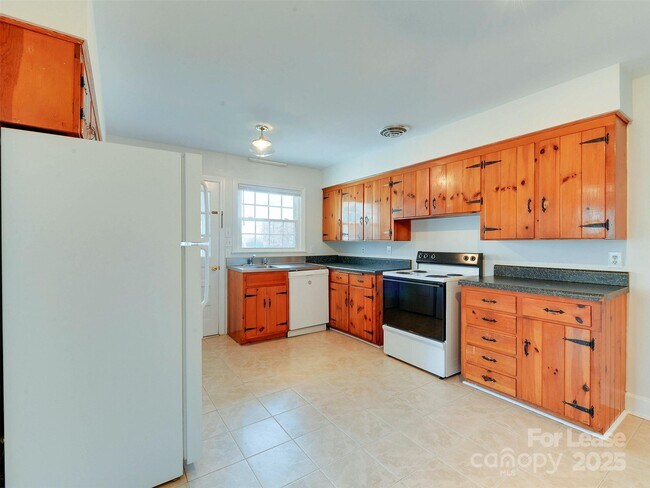 Building Photo - 1432 Bevis Dr