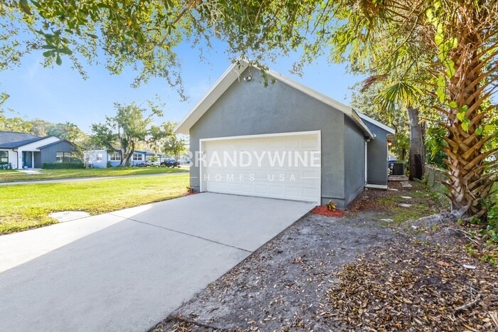 Building Photo - 700 E 7th St