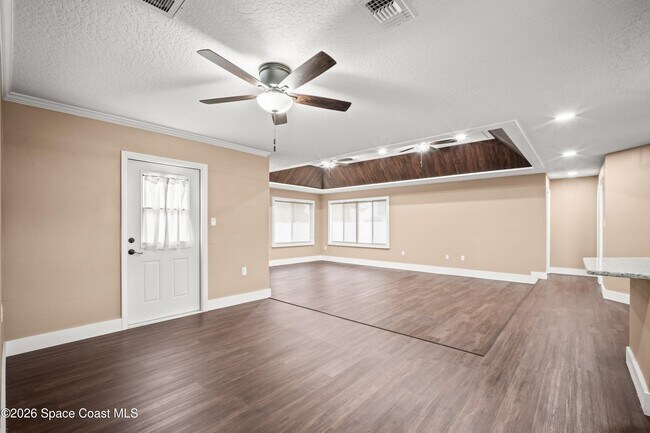 Building Photo - 6424 Dane Ave