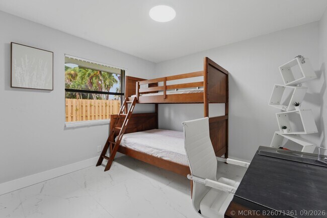 Building Photo - 301 Knotty Wood Ln