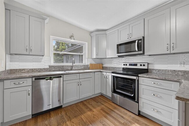 Building Photo - 1317 Cloverlawn Ave