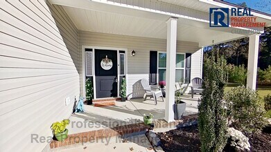 Building Photo - Spacious 3 BD/2.5 BA Home with Office Featuring Open Floorplan