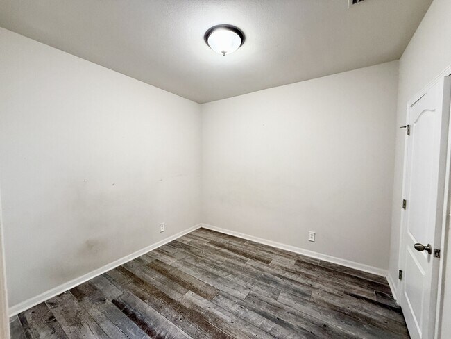 Building Photo - 3821 Branford Ct