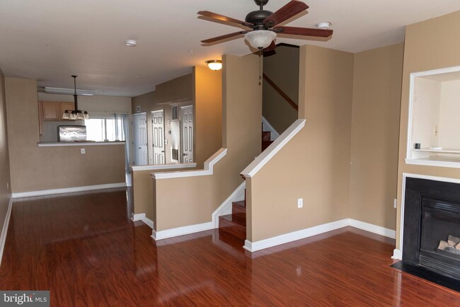 Building Photo - 42425 Goldenseal Square