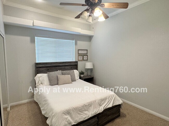 Building Photo - Incredible City Views In Western Hills Est...