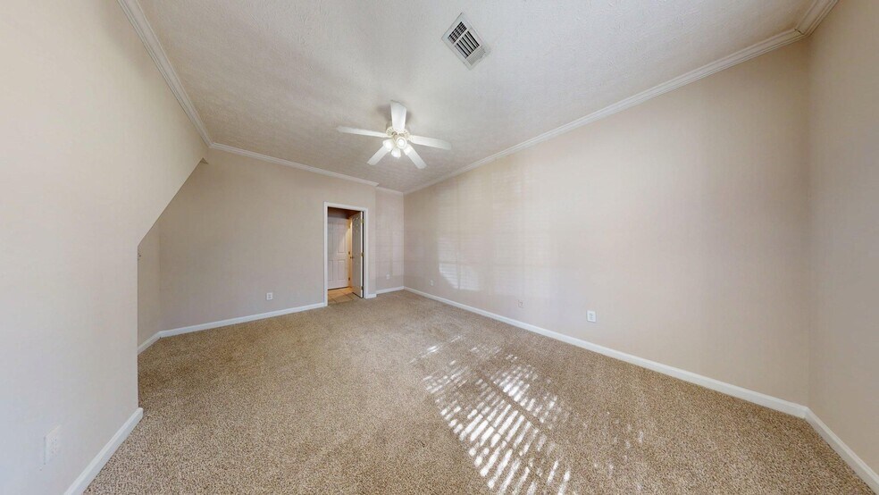 Building Photo - Spacious 3 Bedroom in Ross Park