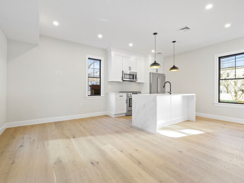 Primary Photo - 40 Woodward St