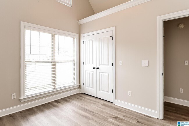 Building Photo - 212 Falling Waters Way