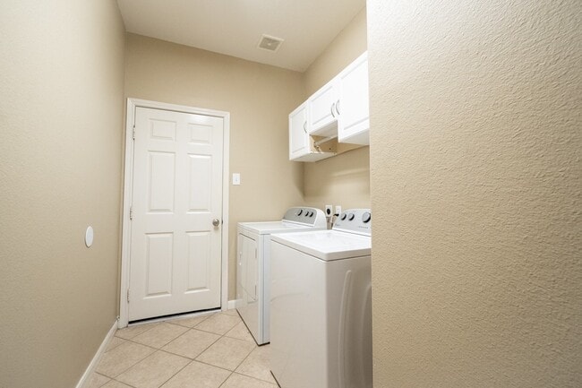 Building Photo - 6342 Applewood Forest Dr