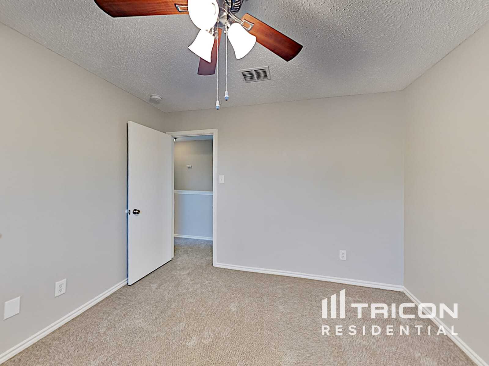 Building Photo - 1052 Shadywood Dr