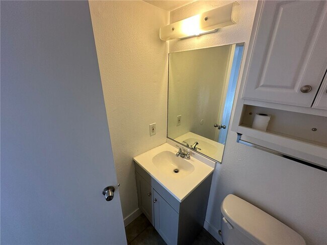 Building Photo - 1501 E Fairfield Ct