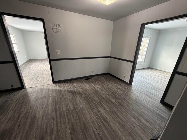 Building Photo - 1606 Glenview-