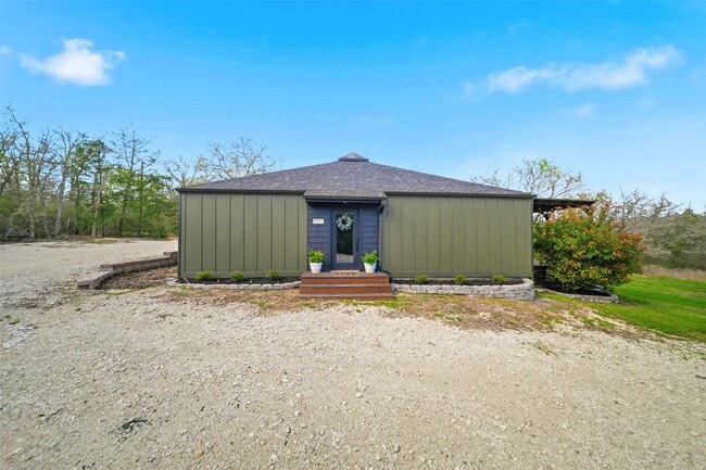 Building Photo - 8052 Perry Ln