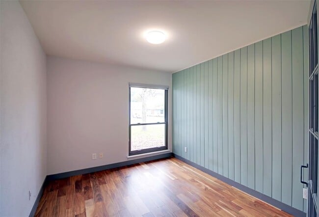 Building Photo - 11813 Highland Oaks Trail